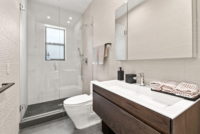 Building Photo - 226 Oleander Ave