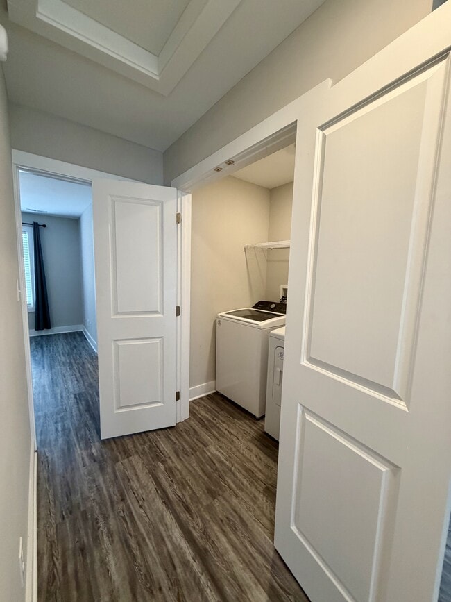 Building Photo - 52 Cuddington Ln