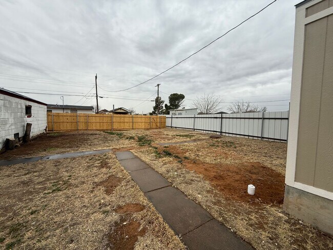 Building Photo - Beautiful Bungalow
