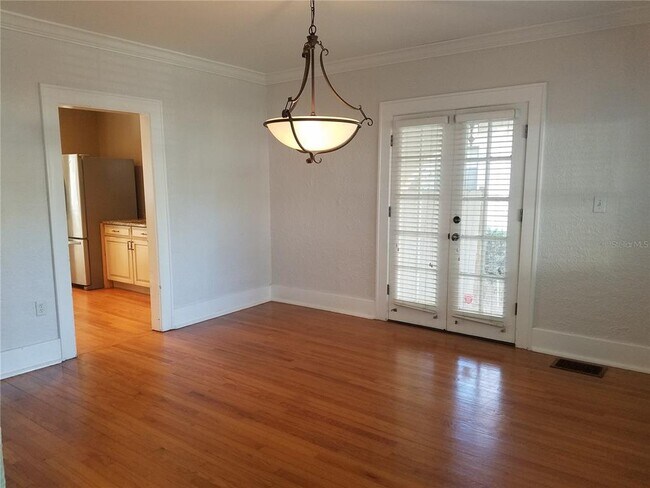 Building Photo - 746 Clifford Dr