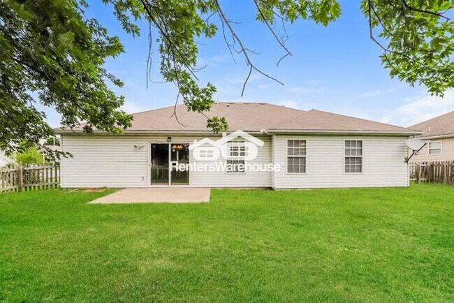 Building Photo - 3 Bedroom / 2 Bathroom Ranch Home in Raymore!
