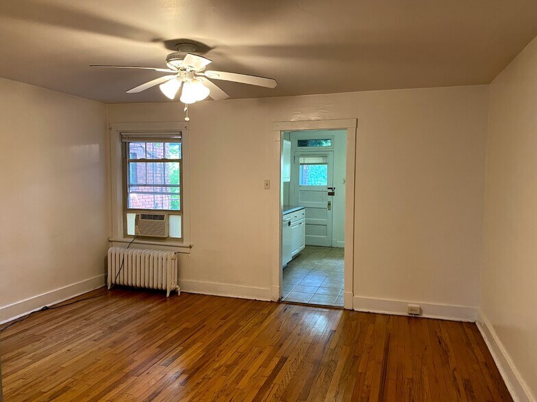 Building Photo - 6325 Glenview Pl