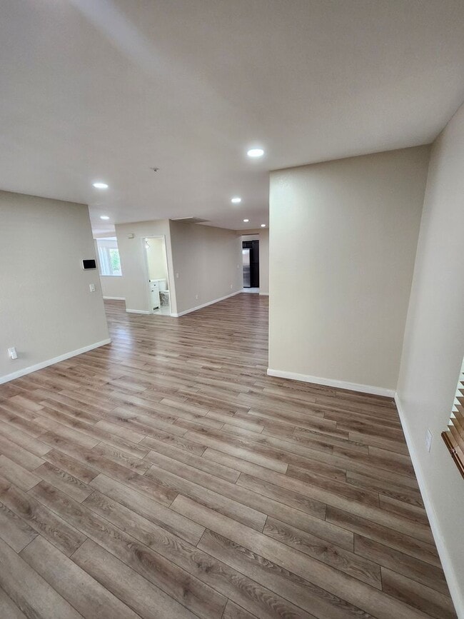 Building Photo - Beautiful 5 Bedroom House fully remodeled....