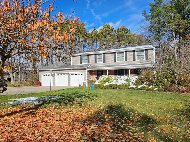 Primary Photo - Gorgeous Home in Echo Hill