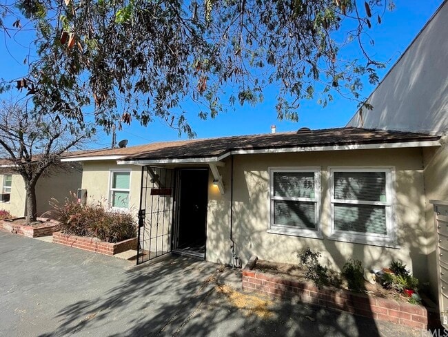 Building Photo - 936 W Foothill Blvd