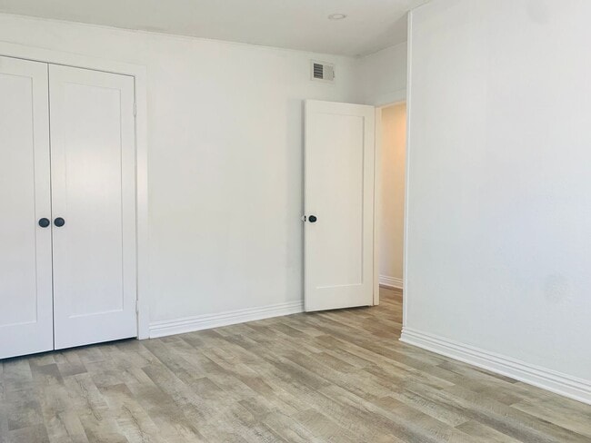 Building Photo - BEAUTIFUL 4 BEDROOM, 2 BATH SINGLE STORY HOME