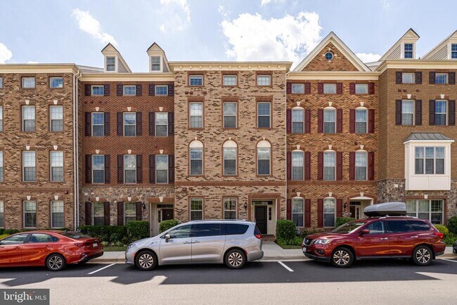 Building Photo - 22489 Naugatuck Square