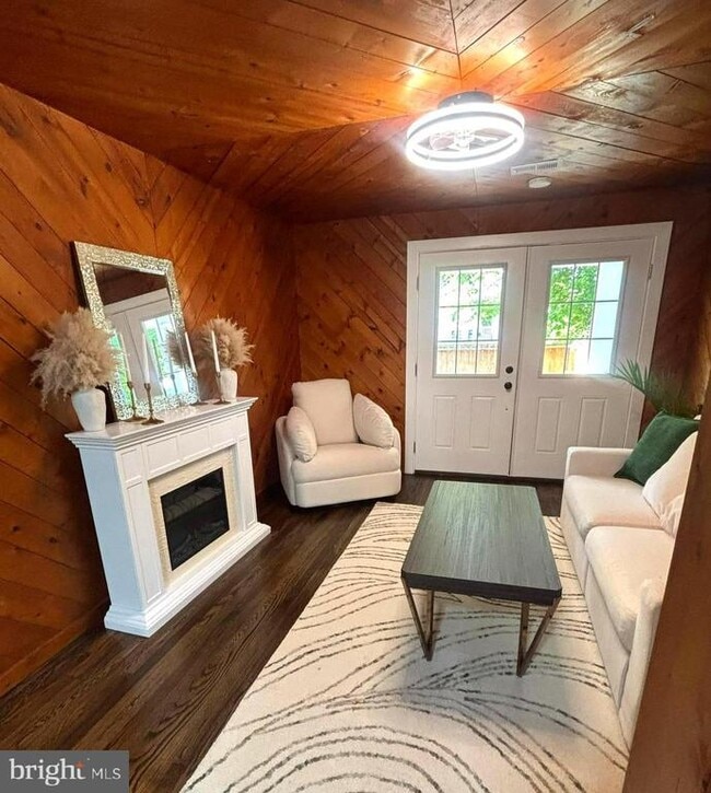 Building Photo - 310 Frazer Pl