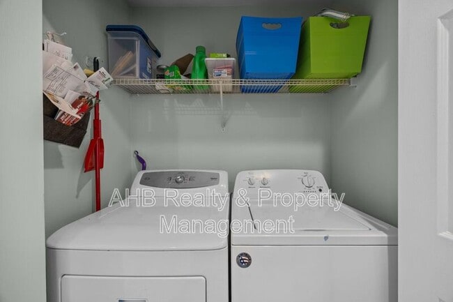 Building Photo - 949 Pensford Dr