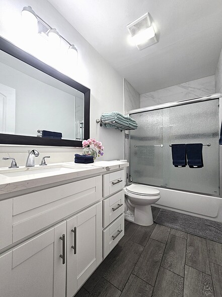 Building Photo - 123 E Bennett Ave