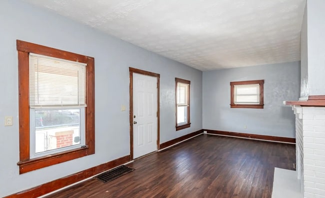 Building Photo - 44 S Harbine Ave