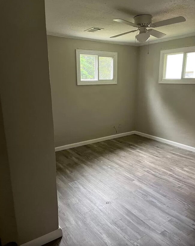 Building Photo - 103 Wesley Dr