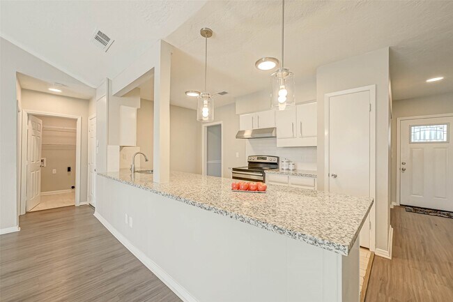 Building Photo - 910 Redway Ln