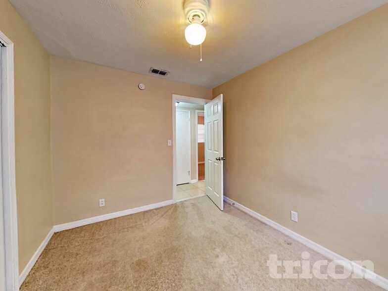 Building Photo - 2147 66th Ave S