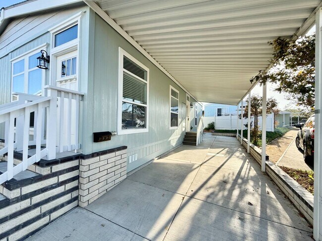 Building Photo - 80 Huntington St