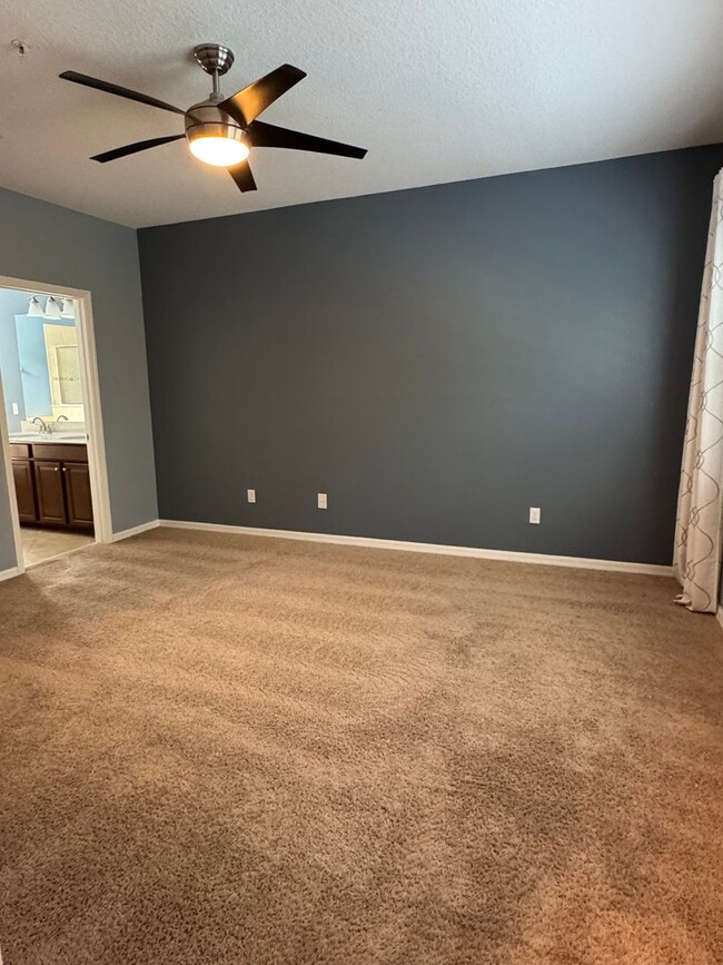 Building Photo - 3 BEDROOM. 2.5 BATHROOM TOWNHOME IN OVIEDO