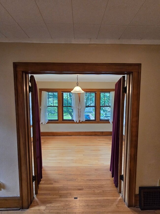 Building Photo - 1405 N Court St