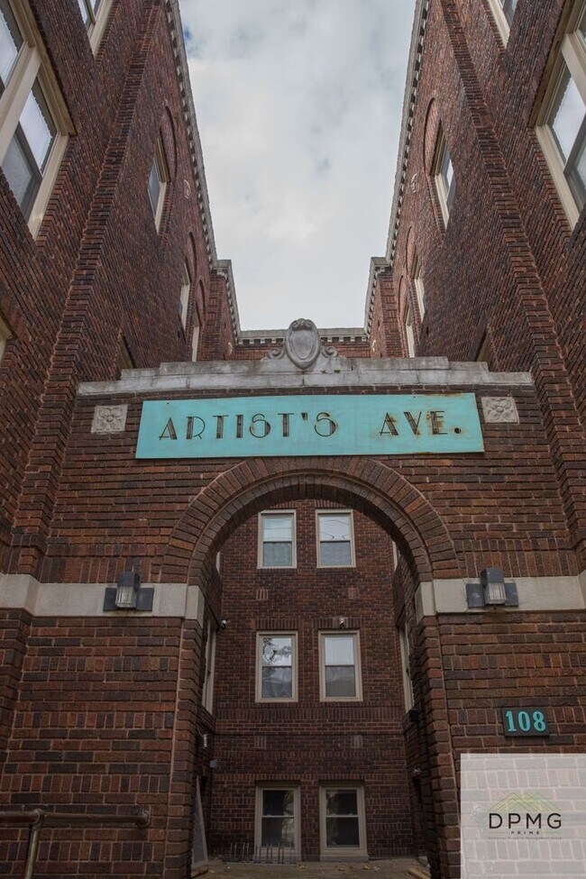 Building Photo - 108 S Hosmer St