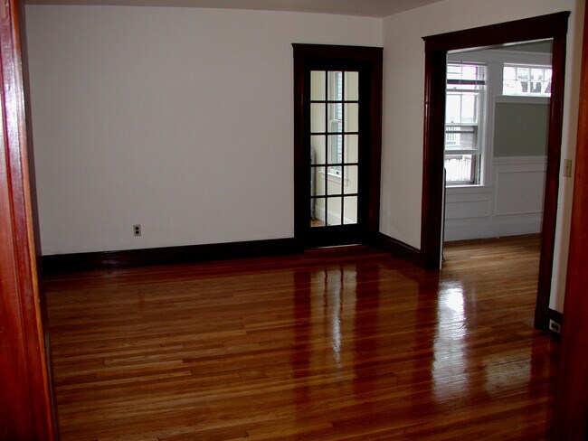 Living Room - 13 Higgins St