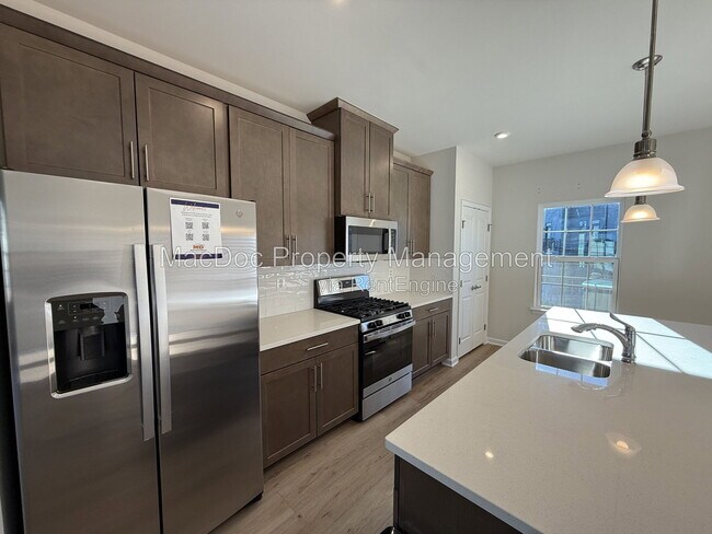 Building Photo - 1100 Rampart Dr