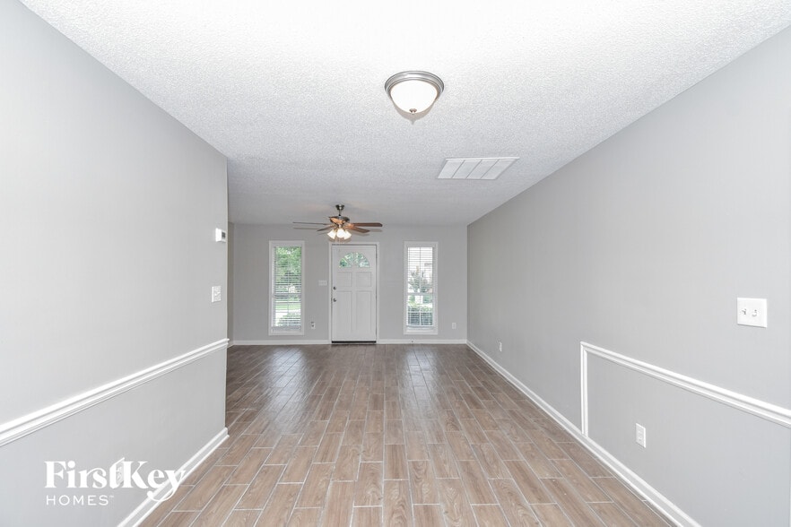 Building Photo - 41 Country Village Dr