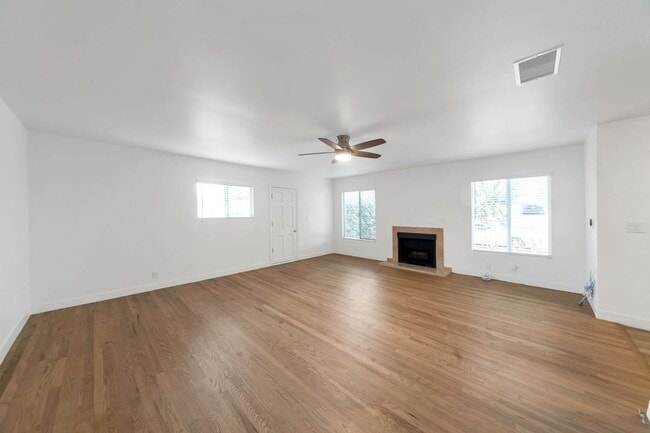 Building Photo - 820 Pier Ave