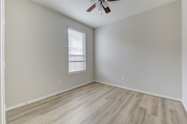 Building Photo - 5419 Silver Ledge Dr