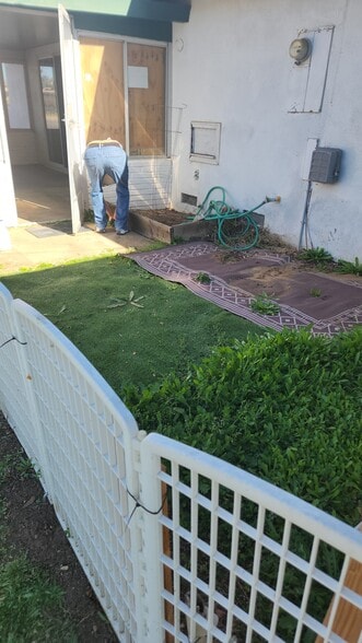 Pet Pad - 27961 Winged Foot Dr