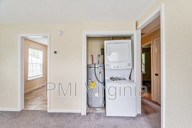 Building Photo - 68 Carver Cir