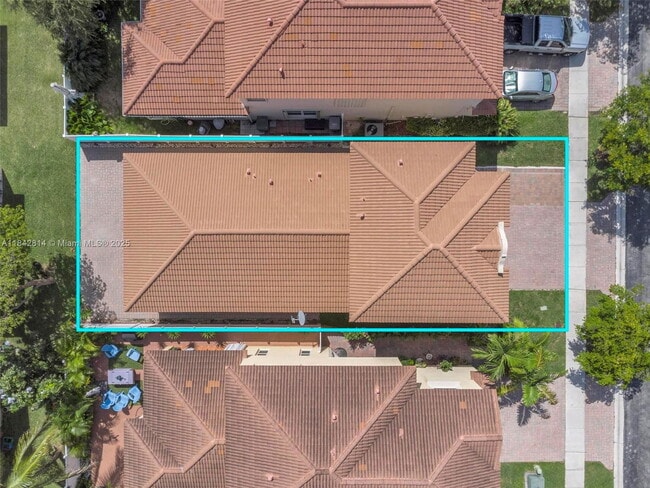 Building Photo - 3920 NE 13th Dr