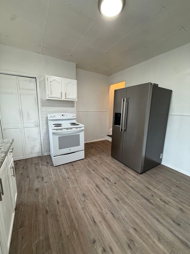 Building Photo - Brighton Heights 2-Bedroom Townhome – Quiet Living with Easy Downtown Access