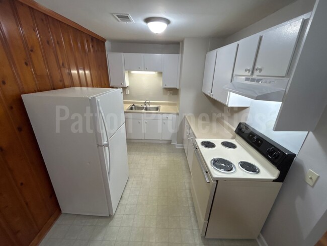 Building Photo - 1700 Broadland Ave
