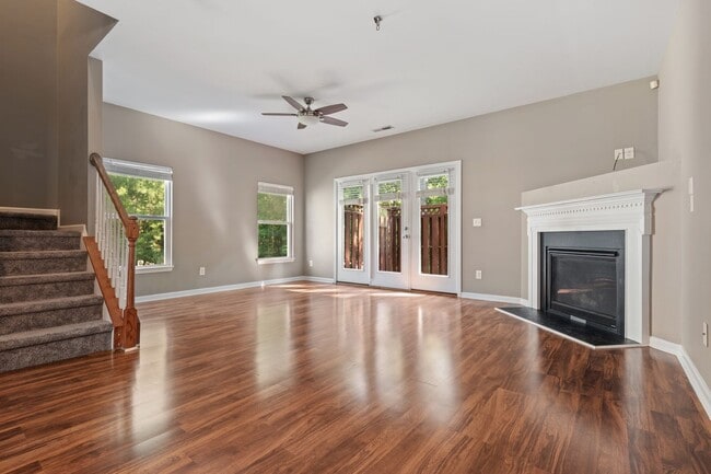 Building Photo - Stunning 3 Story Townhome in South Durham!