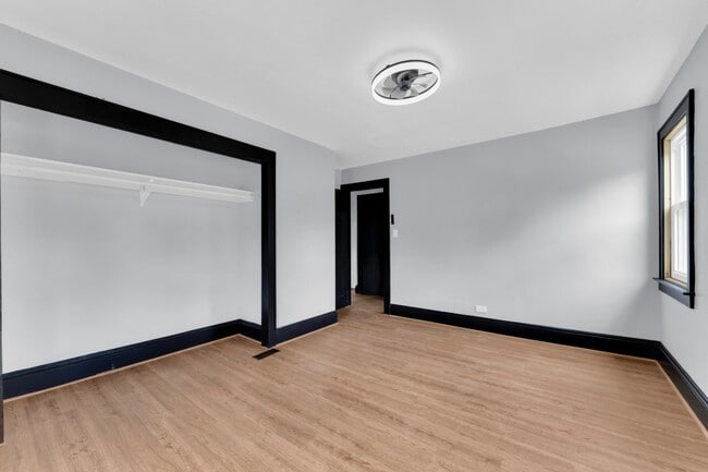 Building Photo - 3186 E 137th St