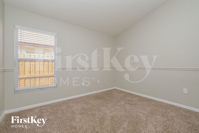 Building Photo - 10529 San Travaso Dr