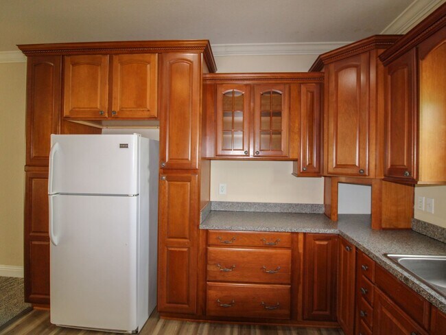 Building Photo - Charming Townhome Close to Downtown Pulaski