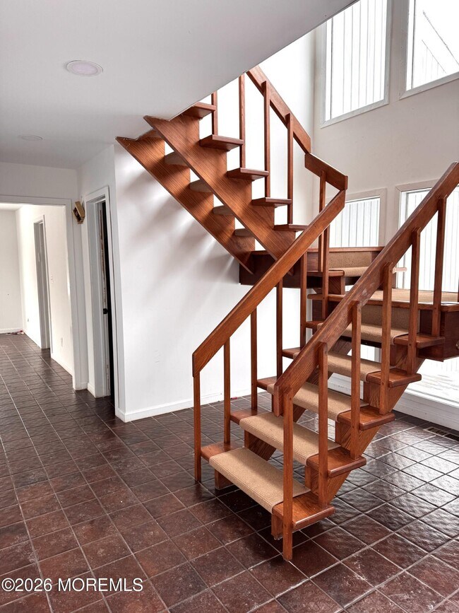 Building Photo - 16 Corlies Ave