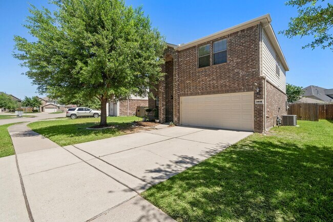 Building Photo - 1418 S Maple Dr