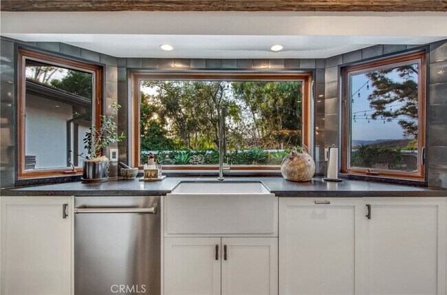 Building Photo - 27151 Mission Hills Dr