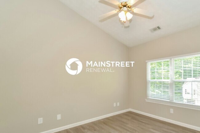 Building Photo - 3 Bedroom Pet-Friendly Home in Atlanta, GA with Main Street Renewal