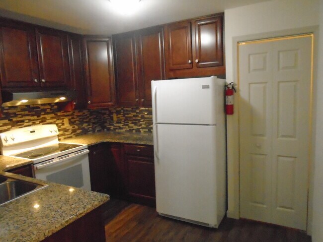 Building Photo - 3405 Sullivan Trl