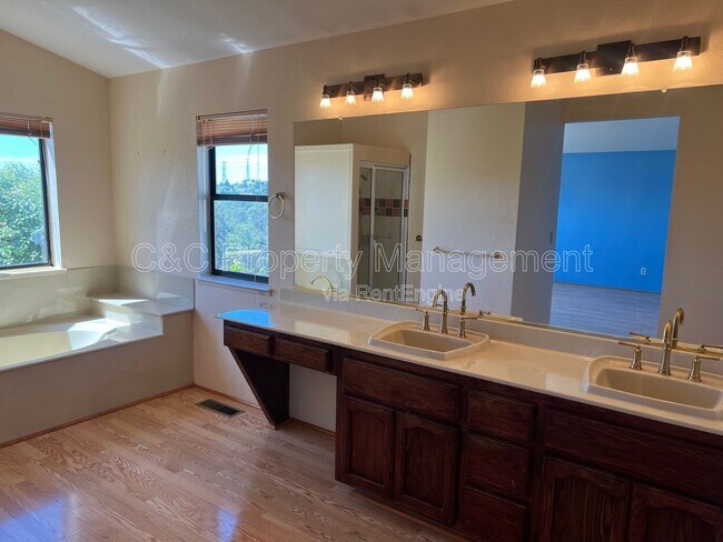 Building Photo - 293 Saybrook Way