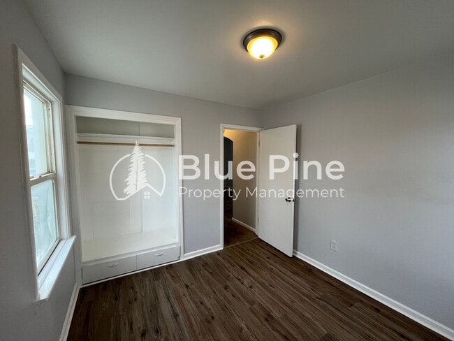 Building Photo - 1322 S 4th Ave