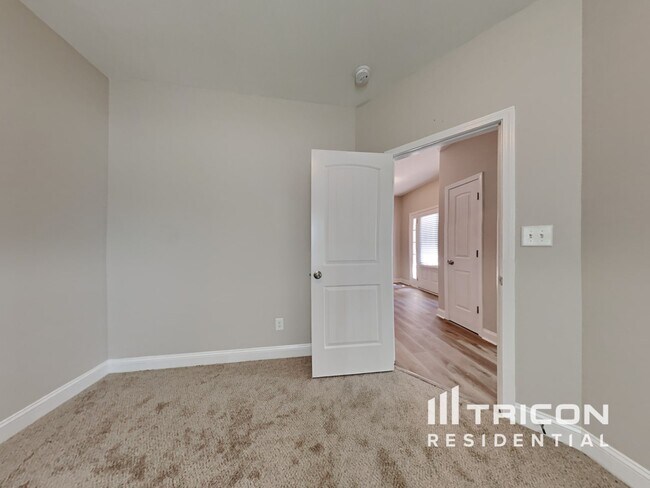 Building Photo - 124 Kings Crossing Ct