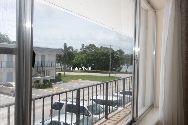 Building Photo - 3240 Lake Osborne Dr