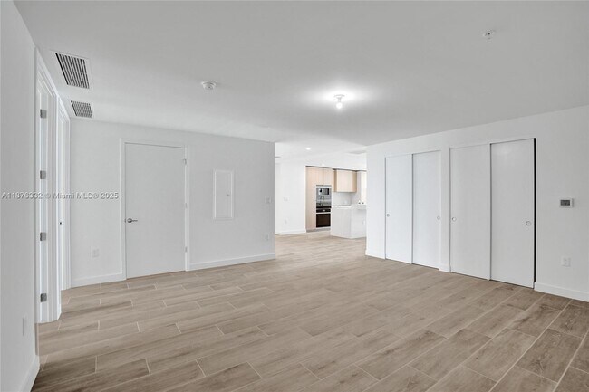 Building Photo - 900 N Ocean Blvd