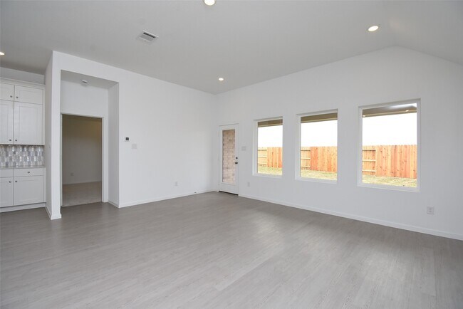 Building Photo - 6303 Golden Seaton Dr
