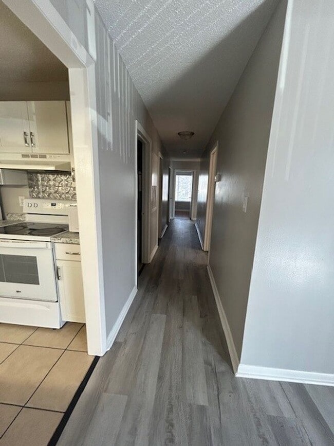 Building Photo - 9505D University Terrace