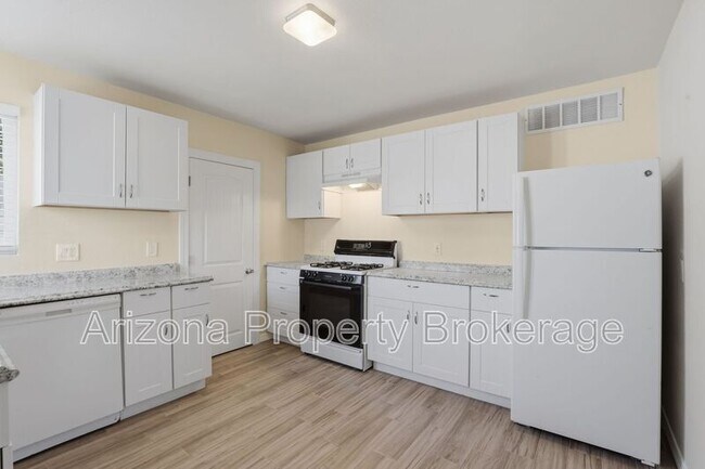 Building Photo - 805 E Turney Ave