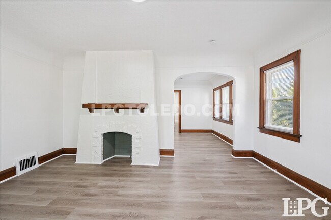 Building Photo - 4119 Kingsbury Ave
